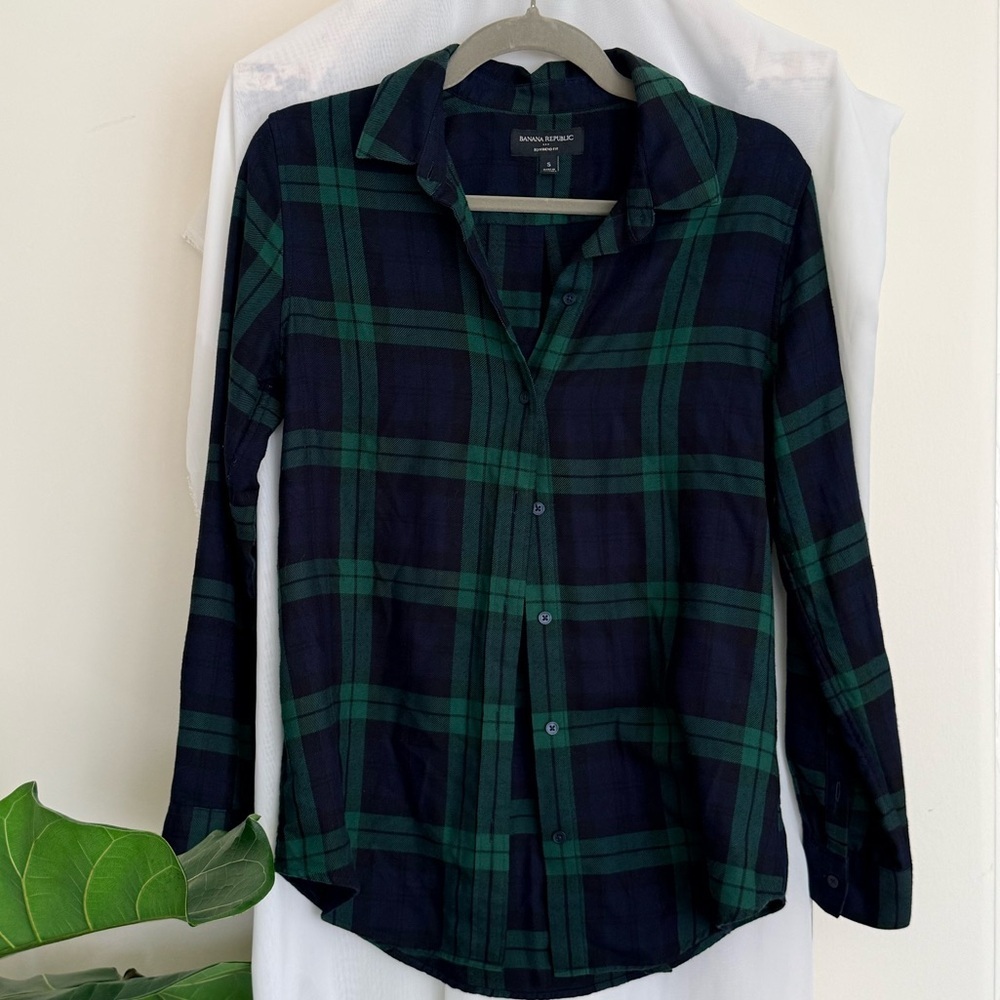 Bundle of 4 great button up collared tops Size Small - Picture 7 of 12
